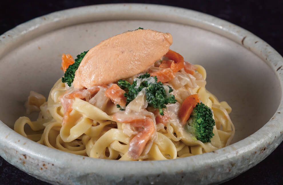 生タリアテッレを使ったトラウトスモークサーモンクリームソース